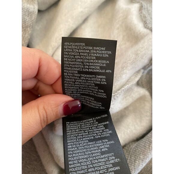 NWT Divided H&M women’s grey gold crew neck graphic print pullover sweater sz M - Picture 8 of 8